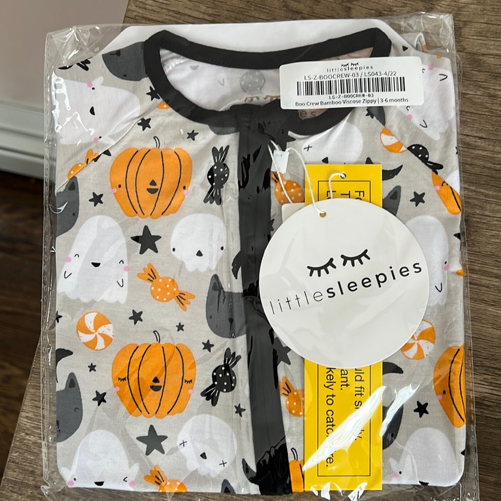 Little sleepies zippy size 3-6 months